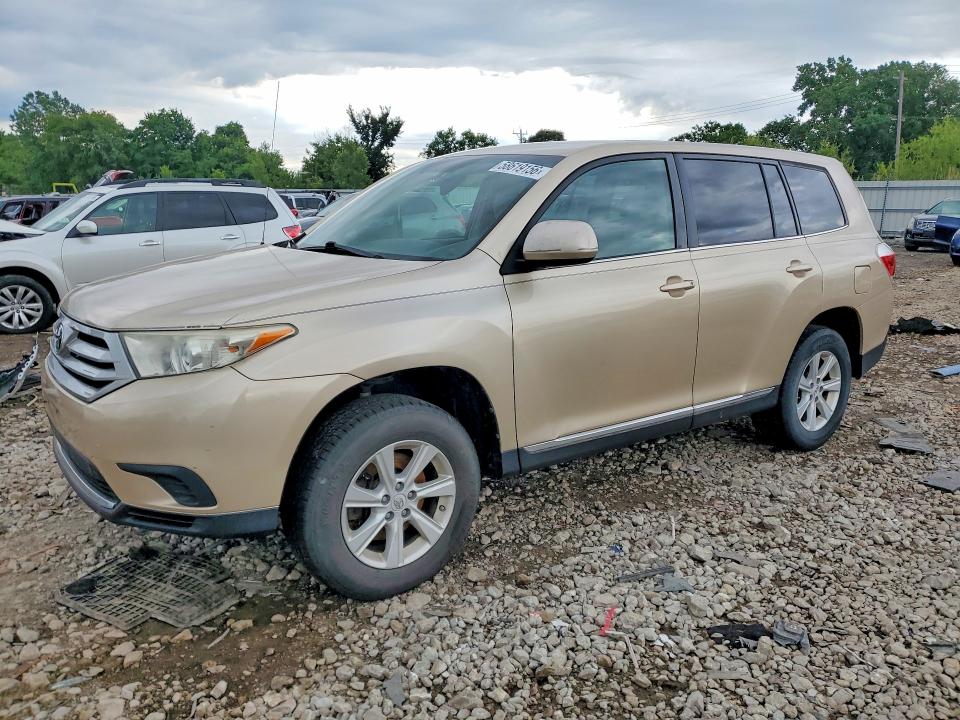 2011 Toyota Highlander VIN 5TDZA3EH5BS016196 COPART salvage auction — MINOR DENT/SCRATCHES, Il - Certificate Of Title, sold $2,400 on 2026-07-31 (photo 1)
