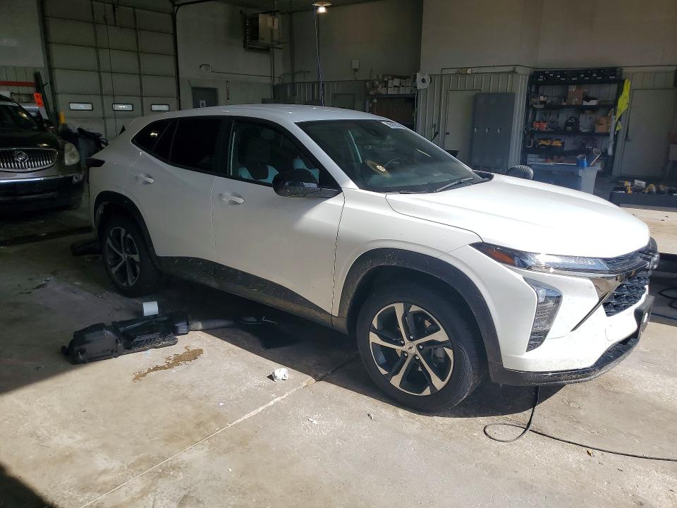 2026 Chevrolet Trax VIN KL77LGEP3TC069513 COPART salvage auction — WATER/FLOOD, Mo - Salvage Certificate Of Title, sold $9,100 on 2026-08-25 (photo 4)