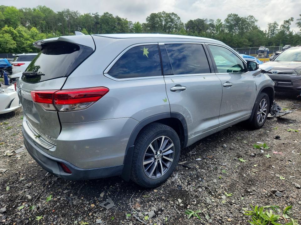 2017 Toyota VIN 5TDJZRFH1HS419267 COPART salvage auction — FRONT END, Md - Cert Of Salvage > 75% Damage, sold $4,050 on 2026-07-31 (photo 3)
