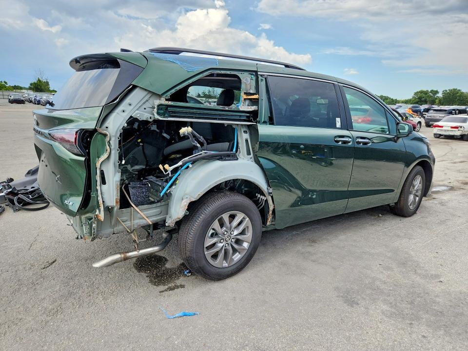 2026 Toyota Sienna VIN 5TDYRKEC2TS300227 COPART salvage auction — REAR END, Fl - Certificate Of Title, sold $36,250 on 2026-07-09 (photo 3)