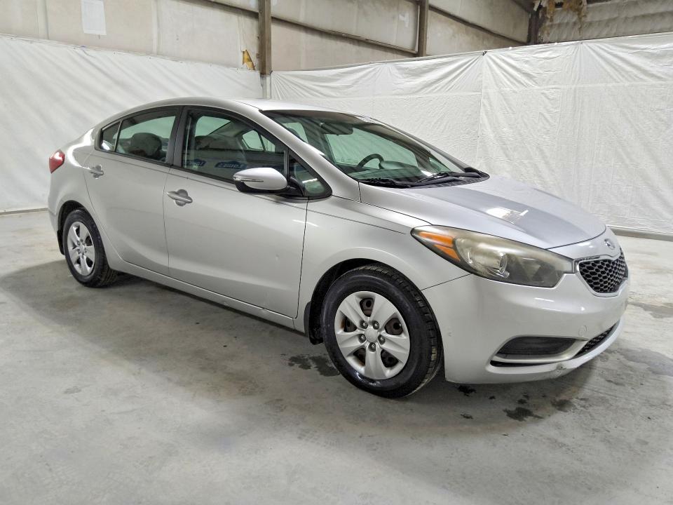 2015 Kia Forte VIN KNAFX4A62F5263129 COPART salvage auction — MINOR DENT/SCRATCHES, TN - CERTIFICATE OF TITLE, sold $950 on 2026-07-23 (photo 4)