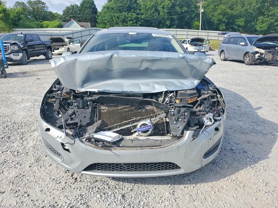 2013 Volvo VIN YV1902FH6D2183280 COPART salvage auction — FRONT END, Nc - Salvage Certificate Of Title, sold $350 on 2026-07-22 (photo 5)