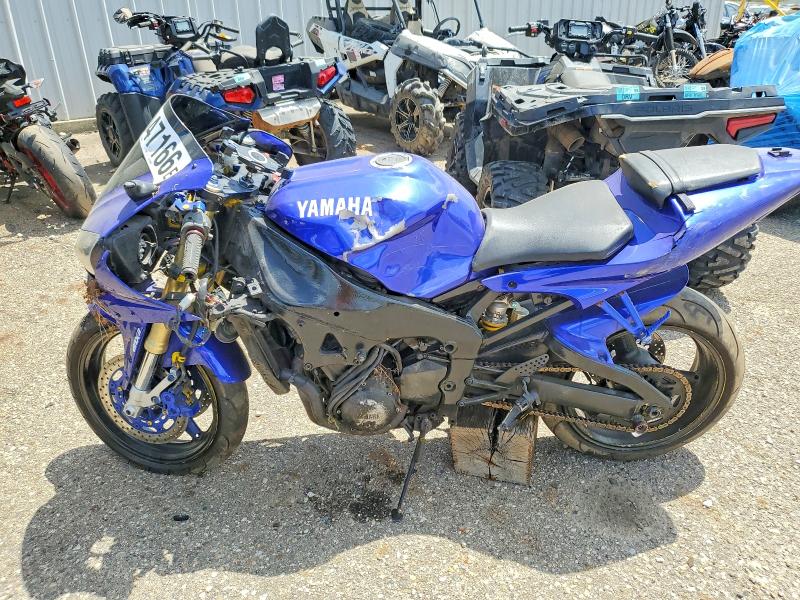 2000 Yamaha Yzfr1 VIN JYARN05E9YA003977 COPART salvage auction — ROLLOVER, Mi - Certificate Of Title, sold $600 on 2026-07-06 (photo 3)