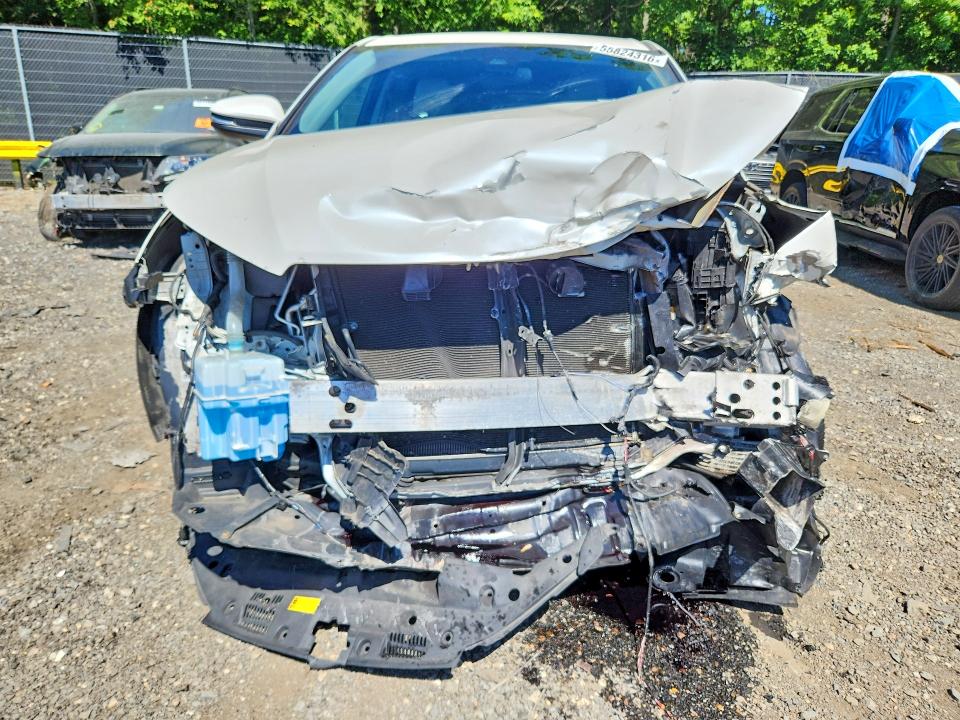 2017 Toyota VIN 5TDBZRFHXHS376424 COPART salvage auction — FRONT END, Md - Cert Of Salvage > 75% Damage, sold $4,250 on 2026-07-02 (photo 5)
