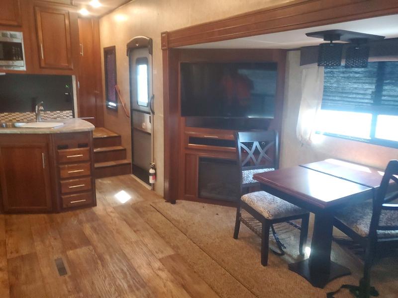 2018 Jay Trailers VIN 1UJCJ0BP511PN0400 COPART salvage auction — VANDALISM, IA - CERTIFICATE OF TITLE, sold $675 on 2026-08-18 (photo 8)