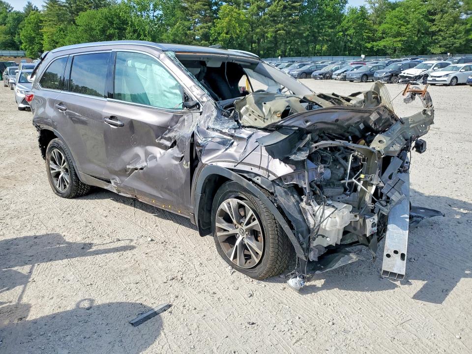 2016 Toyota Highlander VIN 5TDJKRFH2GS303773 COPART salvage auction — ROLLOVER, Ma - Cert Of Title-Reconstrctd Coll, sold $1,200 on 2026-07-27 (photo 4)