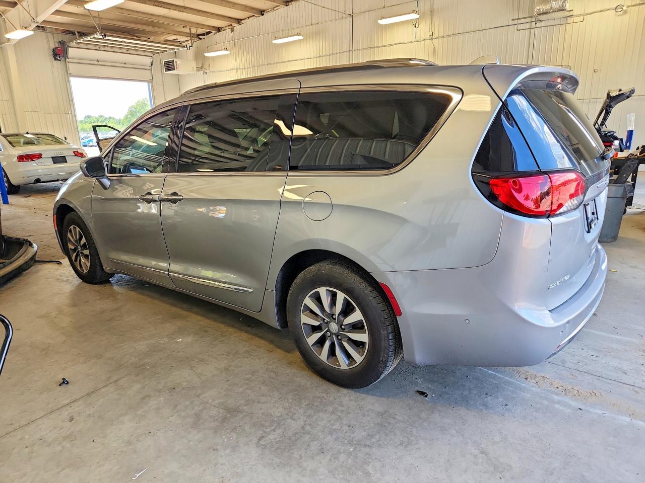 2020 Chrysler Pacifica VIN 2C4RC1EG4LR137978 COPART salvage auction — Front End, MN - CERT OF TITLE-SALVAGE, sold $3,150 on 2026-07-09 (photo 2)
