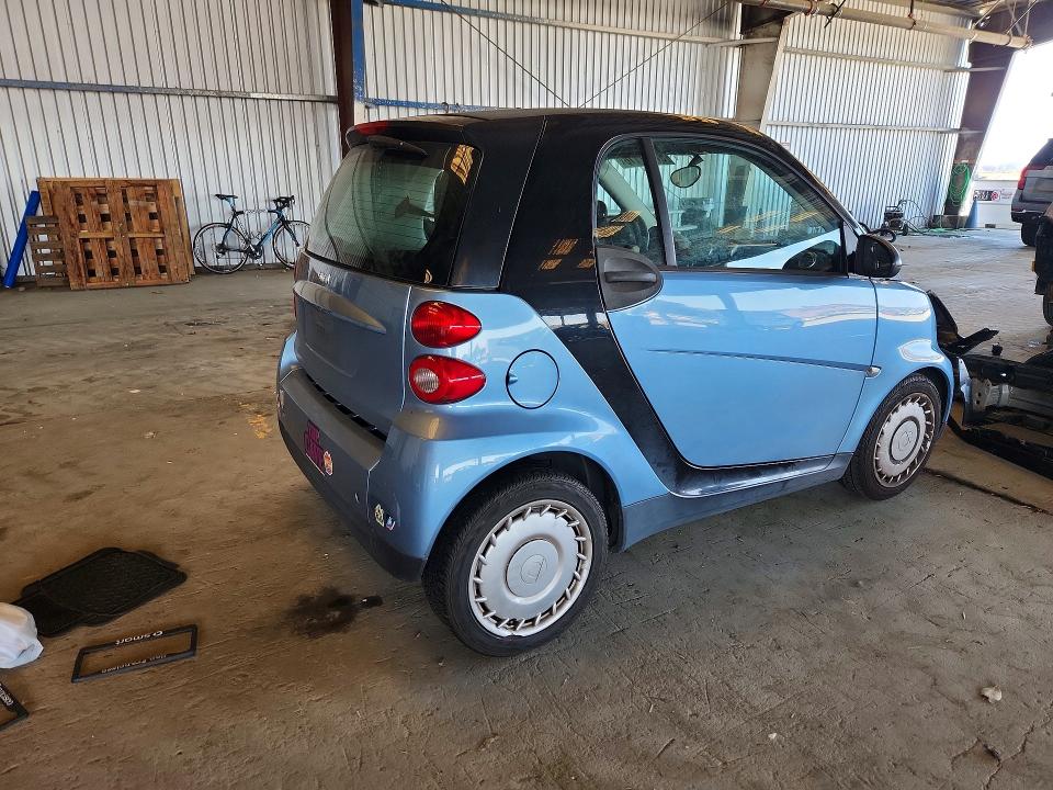 2011 Smart Fortwo VIN WMEEJ3BA3BK442371 COPART salvage auction — MINOR DENT/SCRATCHES, CA - DIS/DLR/EXP APP FOR DUP CLEAN, sold $975 on 2026-07-09 (photo 3)