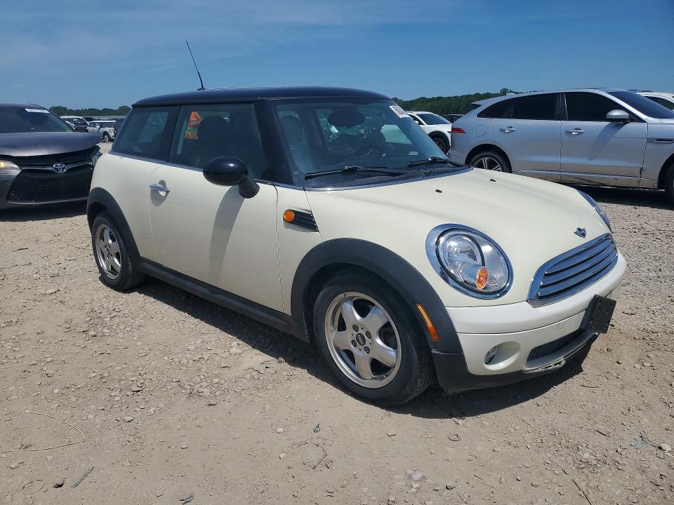 2009 Mini Cooper VIN WMWMF33549TW74251 COPART salvage auction — MINOR DENT/SCRATCHES, Mo - Dealer Only Clean Title (P), sold $525 on 2026-07-07 (photo 4)