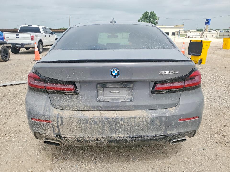 2022 BMW 5er VIN WBA13AG01NCJ60527 COPART salvage auction — WATER/FLOOD, Tx - Salvage Title-Flood Damage, sold $30 on 2026-07-29 (photo 6)
