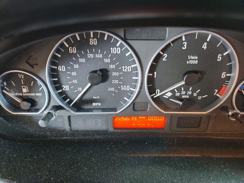 2002 BMW 3 series VIN WBAEV53402KM17707 COPART salvage auction — NORMAL WEAR, Az - Certificate Of Title, sold $475 on 2026-07-29 (photo 9)