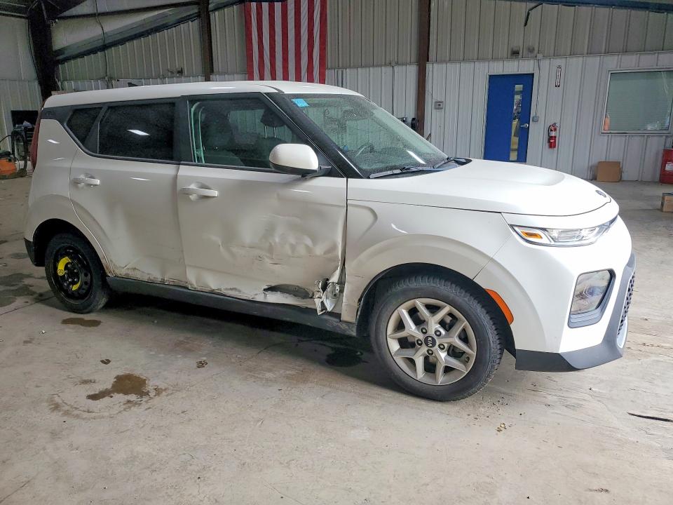 2020 Kia Soul VIN KNDJ23AUXL7717423 COPART salvage auction — SIDE, Fl - Cert Of Title Slvg Rebuildable, sold $2,600 on 2026-07-08 (photo 4)