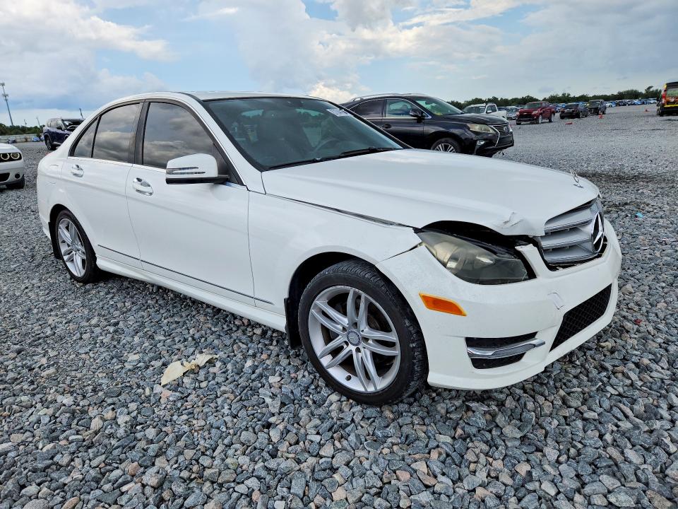 2013 Mercedes-benz C-klasse VIN WDDGF4HB4DR299929 COPART salvage auction — MECHANICAL, FL - CERT OF TITLE SLVG REBUILDABLE, sold $425 on 2026-07-02 (photo 4)