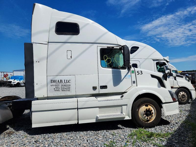 2015 Volvo Vnl VIN 4V4NC9EHXFN186212 COPART salvage auction — BURN, Fl - Cert Of Title Slvg Rebuildable, sold $2,350 on 2026-07-08 (photo 2)