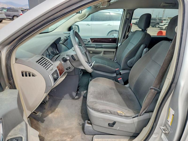 2010 Chrysler Town & country VIN 2A4RR5D12AR432152 COPART salvage auction — MINOR DENT/SCRATCHES, Ut - Certificate Of Title, sold $975 on 2026-09-15 (photo 7)