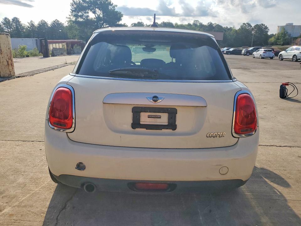 2015 Mini Cooper VIN WMWXS5C5XFT837582 COPART salvage auction — MINOR DENT/SCRATCHES, Ga - Certificate Of Title (P), sold $3,300 on 2026-07-08 (photo 6)