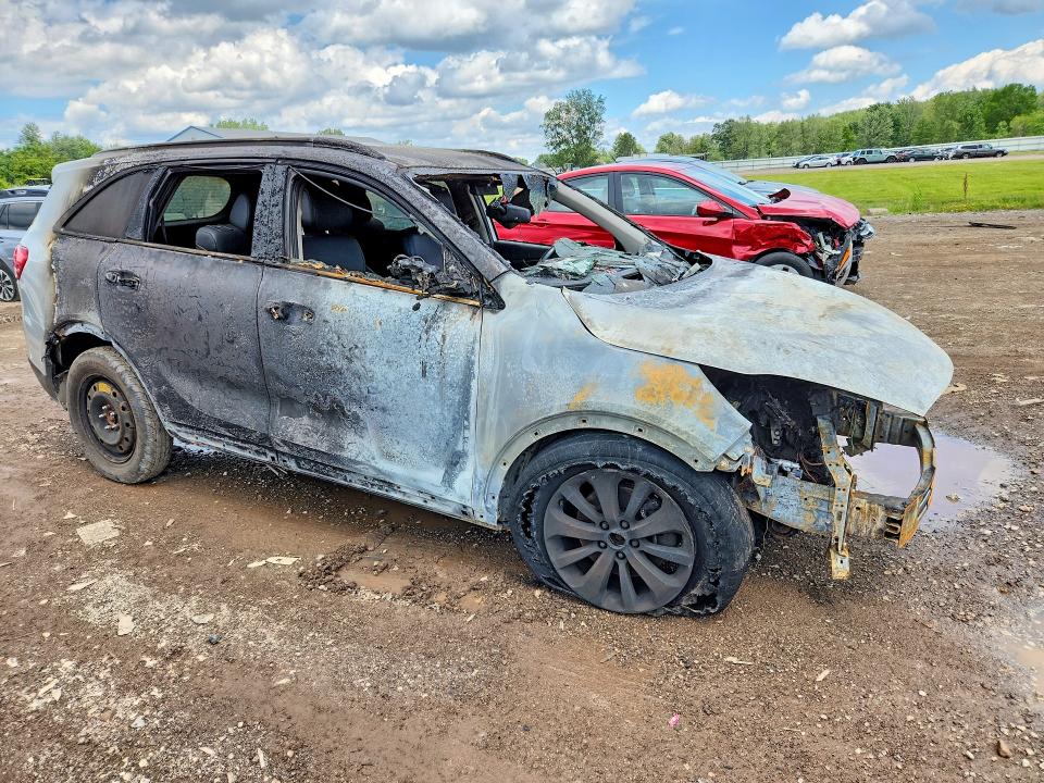 2016 Kia Sorento VIN 5XYPHDA53GG091777 COPART salvage auction — BURN, OH - CERT OF TITLE-SALVAGE, sold $400 on 2026-07-02 (photo 4)