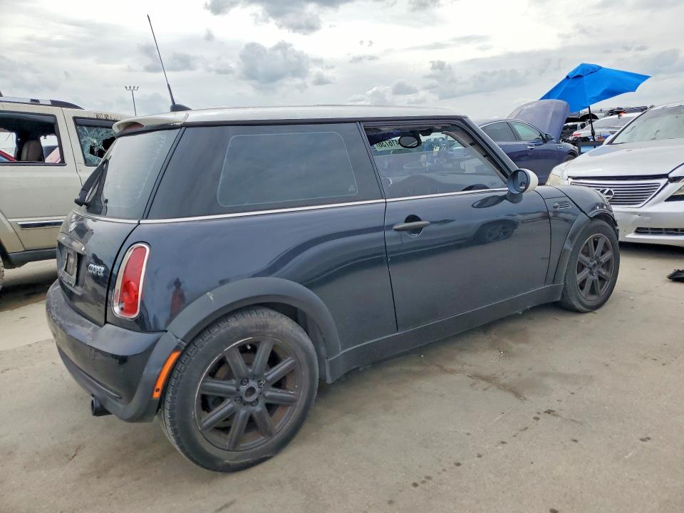 2005 Mini Cooper VIN WMWRC33455TJ64829 COPART salvage auction — FRONT END, TX - SALVAGE VEHICLE TITLE, sold $325 on 2026-07-09 (photo 3)