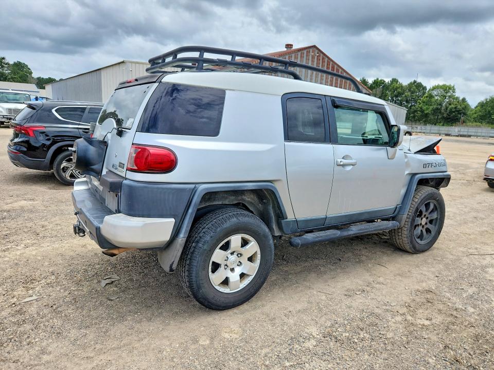 2007 Toyota Fj cruiser VIN JTEZU11F070002499 COPART salvage auction — FRONT END, LA - CERT OF TITLE-SALVAGE, sold $500 on 2026-07-21 (photo 3)