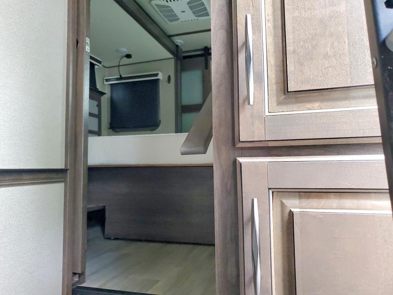 2022 Grand design Recreational VIN 573FS4222NAA11332 COPART salvage auction — ROOF, ON - PERMIT NO BRAND - UNFIT, sold $2,500 on 2026-07-30 (photo 8)