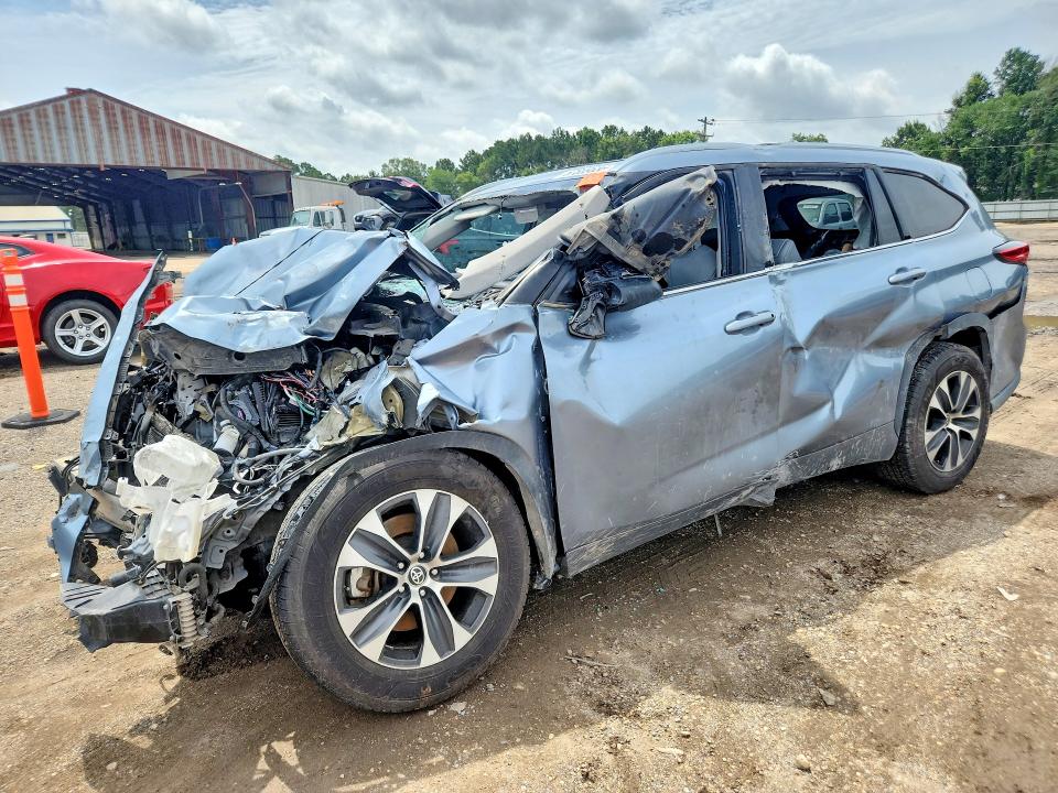 2021 Toyota VIN 5TDGZRAH8MS042772 COPART salvage auction — FRONT END, La - Cert Of Title-Salvage, sold $3,200 on 2026-07-17 (photo 1)