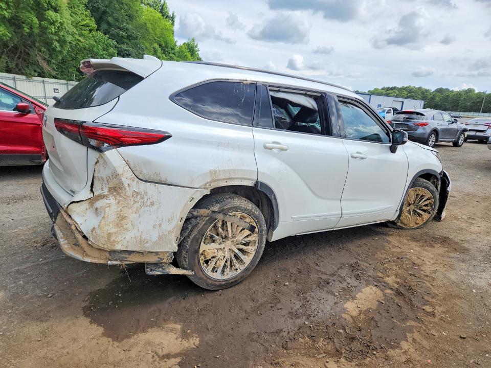 2021 Toyota Highlander VIN 5TDLZRAH6MS066485 COPART salvage auction — ALL OVER, LA - CERT OF TITLE-SALVAGE, sold $8,000 on 2026-07-16 (photo 3)