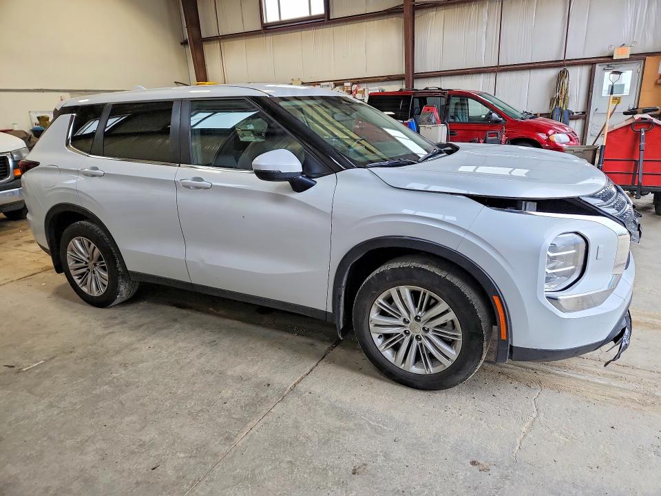 2024 Mitsubishi Outlander VIN JA4J4UA86RZ625509 COPART salvage auction — FRONT END, AB - BOS - SALVAGE, sold $8,600 on 2026-07-16 (photo 4)