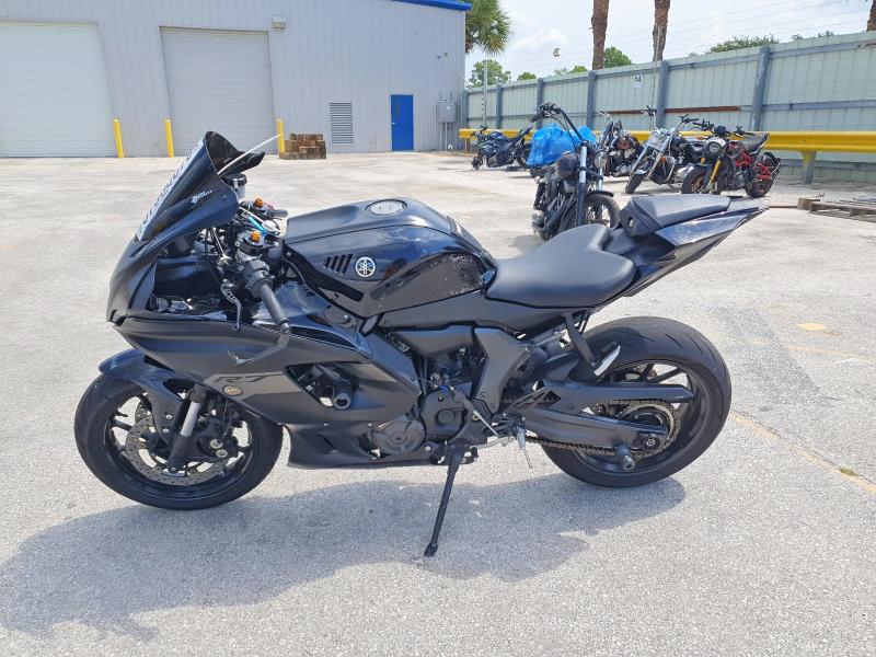 2025 Yamaha Yzf VIN JYARM38E6SA016645 COPART salvage auction — SIDE, FL - CERT OF TITLE SLVG REBUILDABLE, sold $275 on 2026-07-30 (photo 3)