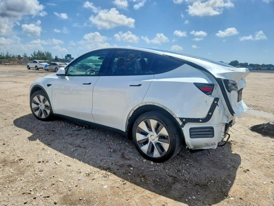 2024 Tesla Model y VIN 7SAYGDEE0RA246992 COPART salvage auction — REAR END, Salvage Title, sold $11,800 on 2026-07-16 (photo 2)