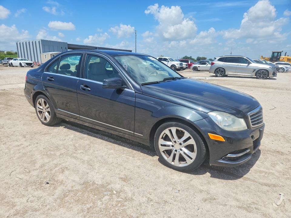 2013 Mercedes-benz VIN WDDGF8AB2DR263285 COPART salvage auction — MINOR DENT/SCRATCHES, Fl - Certificate Of Title, sold $1,450 on 2026-07-14 (photo 4)