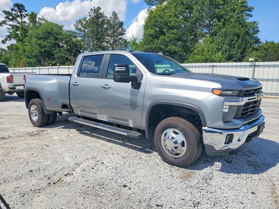 2024 Chevrolet VIN 1GC4YTEY8RF358239 COPART salvage auction — MISSING/ALTERED VIN, Ga - Clean Title With Theft History, sold $46,500 on 2026-08-24 (photo 4)