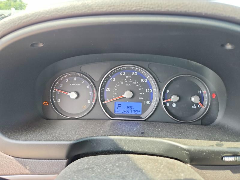 2011 Hyundai Santa fe VIN 5XYZH4AG9BG005052 COPART salvage auction — NORMAL WEAR, MI - DEALER ONLY CLEAN TITLE, sold $1,150 on 2026-07-09 (photo 9)