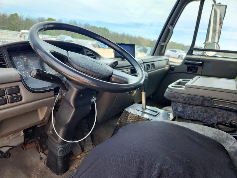 2005 Nissan diesel Ud1800 cs VIN JNAMC50H15AG50183 COPART salvage auction — MINOR DENT/SCRATCHES, Nj - Certificate Of Title, sold $425 on 2026-07-28 (photo 8)