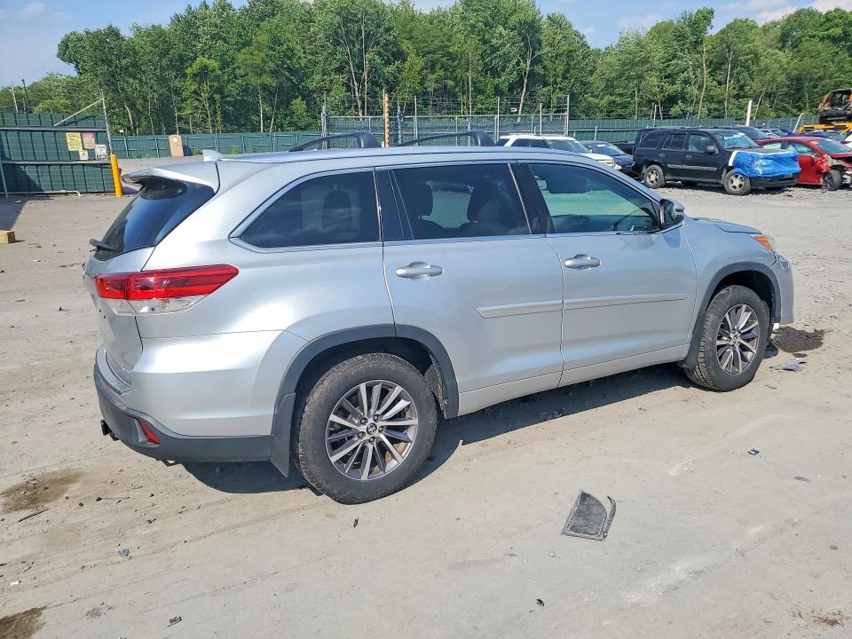 2017 Toyota Highlander VIN 5TDJZRFH7HS457862 COPART salvage auction — UNDERCARRIAGE, Pa - Certificate Of Salvage, sold $5,700 on 2026-07-15 (photo 3)