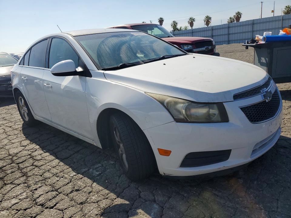 2014 Chevrolet Cruze VIN 1G1PC5SB3E7214568 COPART salvage auction — MINOR DENT/SCRATCHES, Ca - Dis/Dlr/Exp Only Clean Title, sold $400 on 2026-07-09 (photo 4)