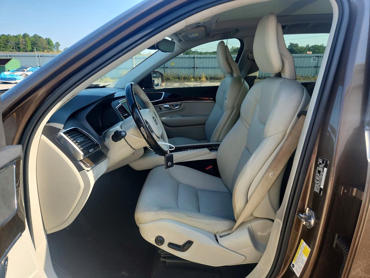 2017 Volvo XC90 VIN YV4A22PK3H1182782 COPART salvage auction — All Over, AL - CERT OF TITLE-SALVAGE TITLE, sold $4,700 on 2026-07-09 (photo 7)