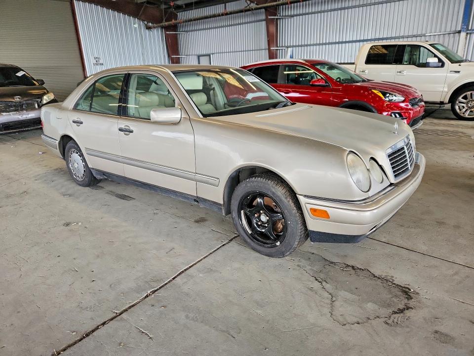 1999 Mercedes-benz E-class VIN WDBJF65H3XA925766 COPART salvage auction — MINOR DENT/SCRATCHES, Ca - Dis/Dlr/Exp App For Dup Clean, sold $275 on 2026-07-13 (photo 4)