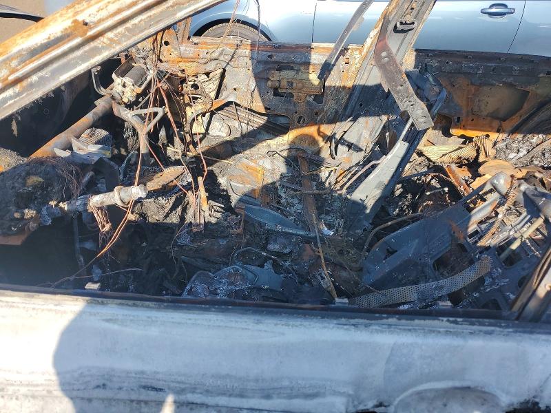 2004 BMW 3 series VIN WBAEP334X4PF04165 COPART salvage auction — BURN, Ct - Cert Of Title-Salvage, sold $450 on 2026-07-24 (photo 7)