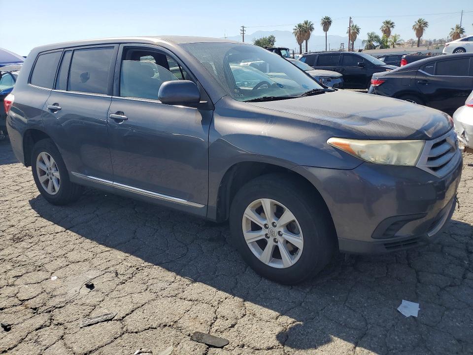 2013 Toyota Highlander VIN 5TDZA3EH3DS032304 COPART salvage auction — MINOR DENT/SCRATCHES, MT - DIS/DLR/EXP ONLY CLEAN TITLE (P), sold $4,500 on 2026-07-20 (photo 4)