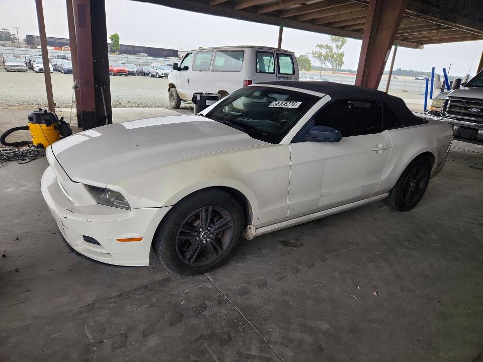 2013 Ford Mustang VIN 1ZVBP8EM1D5224690 — COPART salvage auction photo