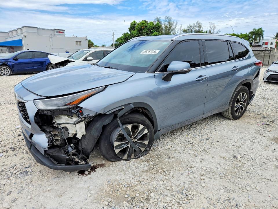 2021 Toyota Highlander VIN 5TDHZRAHXMS056919 COPART salvage auction — FRONT END, Salvage Title, sold $12,500 on 2026-07-20 (photo 1)