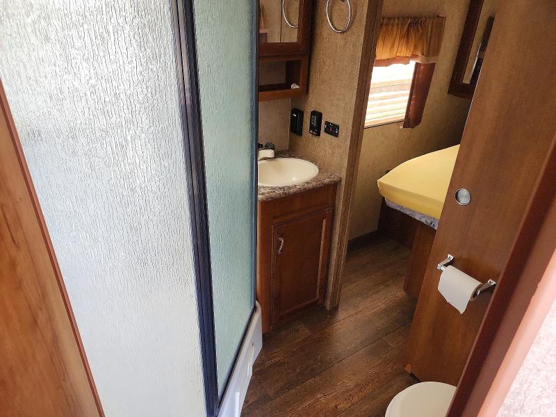 2015 Forester river Recreational vehicle (rv) VIN 5ZT2TRRBXGB509020 COPART salvage auction — HAIL, MT - CERTIFICATE OF TITLE TOTALED, sold $2,600 on 2026-07-28 (photo 9)