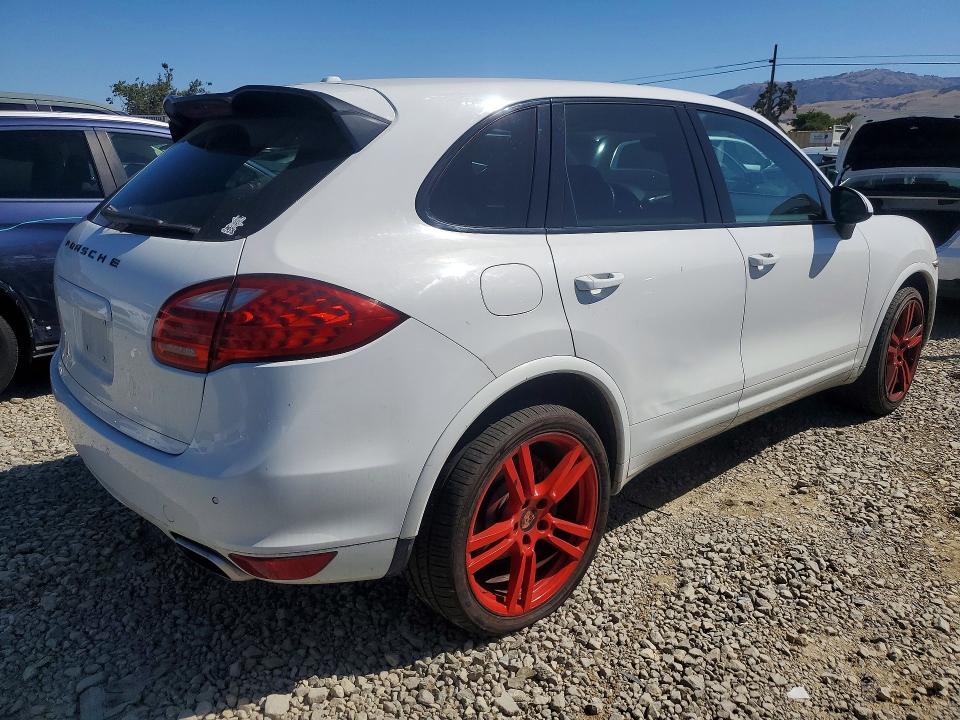 2013 Porsche Cayenne VIN WP1AA2A21DLA09547 COPART salvage auction — MINOR DENT/SCRATCHES, Ca - Salvage Certificate, sold $2,300 on 2026-08-18 (photo 3)