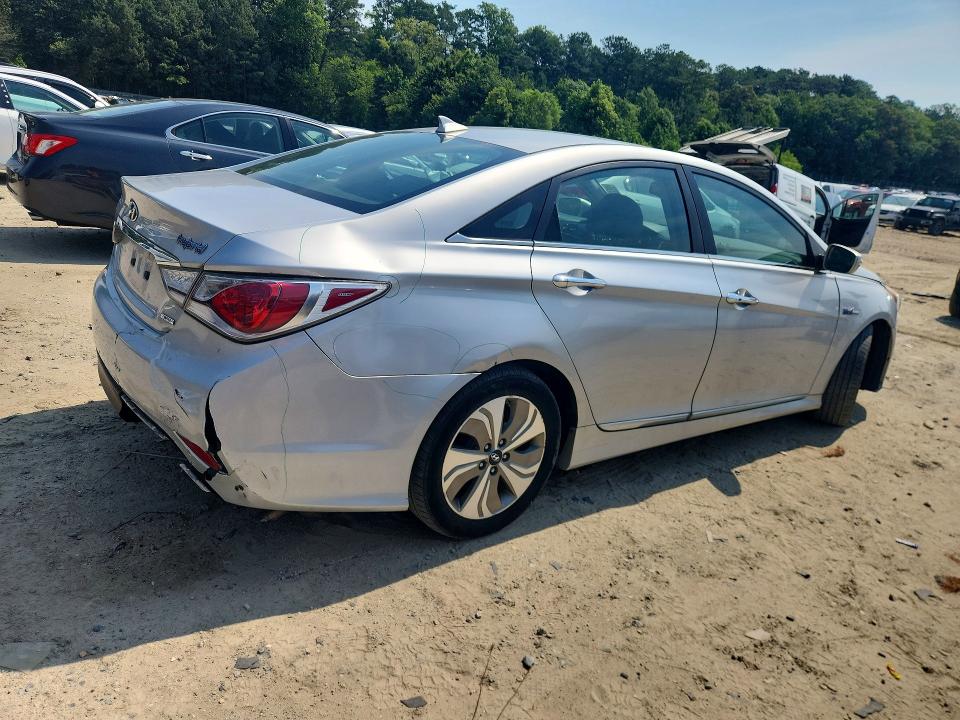 2013 Hyundai VIN KMHEC4A41DA099011 COPART salvage auction — REAR END, Md - Cert Of Salvage > 75% Damage, sold $600 on 2026-07-28 (photo 3)