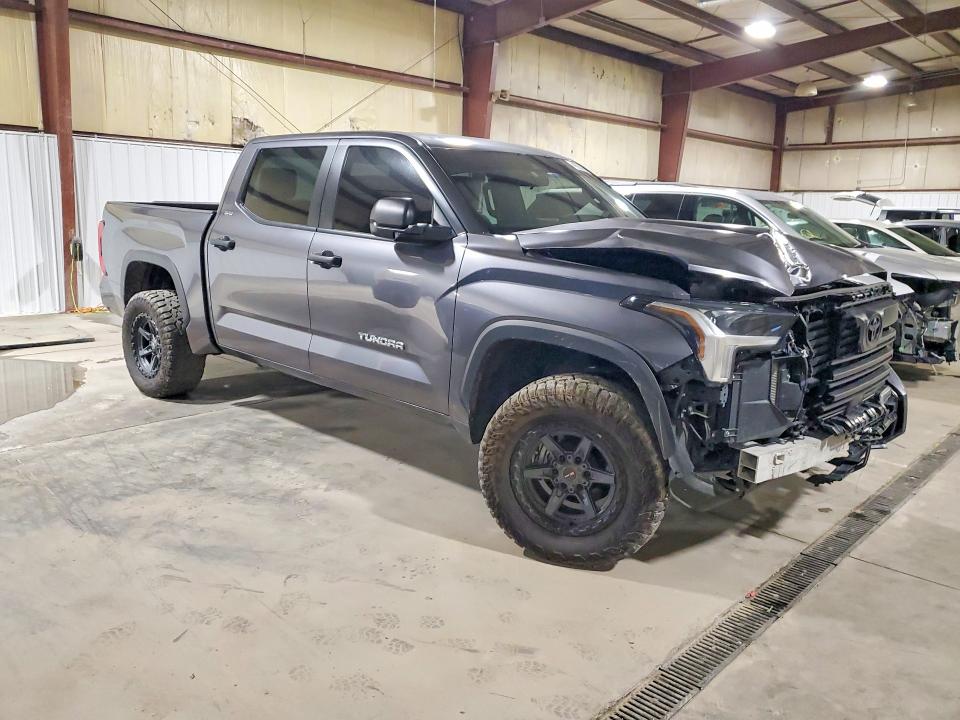 2025 Toyota Tundra VIN 5TFLA5DB8SX261664 COPART salvage auction — FRONT END, Il - Certificate Of Title, sold $26,500 on 2026-07-02 (photo 4)