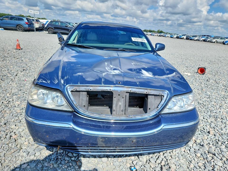 2005 Lincoln TOWN CAR VIN 1LNHM81W65Y652991 COPART salvage auction — ROLLOVER, FL - CERTIFICATE OF DESTRUCTION, sold $425 on 2026-07-10 (photo 5)