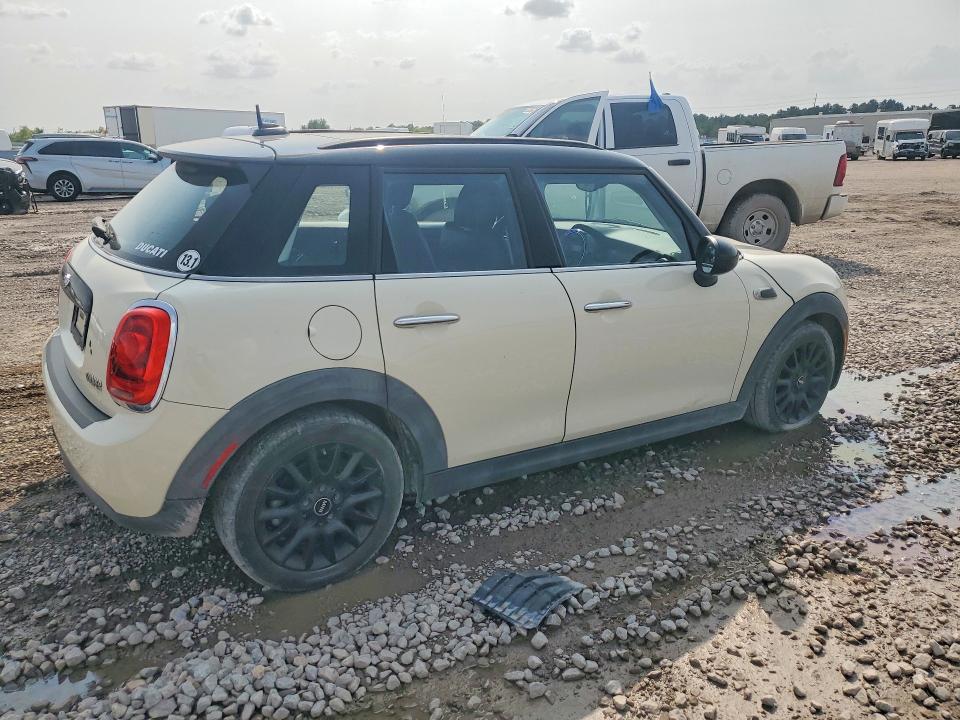 2016 Mini Cooper VIN WMWXU1C5XG2D12096 COPART salvage auction — MINOR DENT/SCRATCHES, Tx - Certificate Of Title, sold $575 on 2026-07-09 (photo 3)