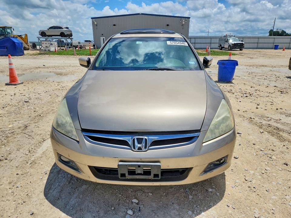 2006 Honda Accord VIN 1HGCM66586A003403 COPART salvage auction — NORMAL WEAR, Tx - Certificate Of Title, sold $2,350 on 2026-07-02 (photo 5)
