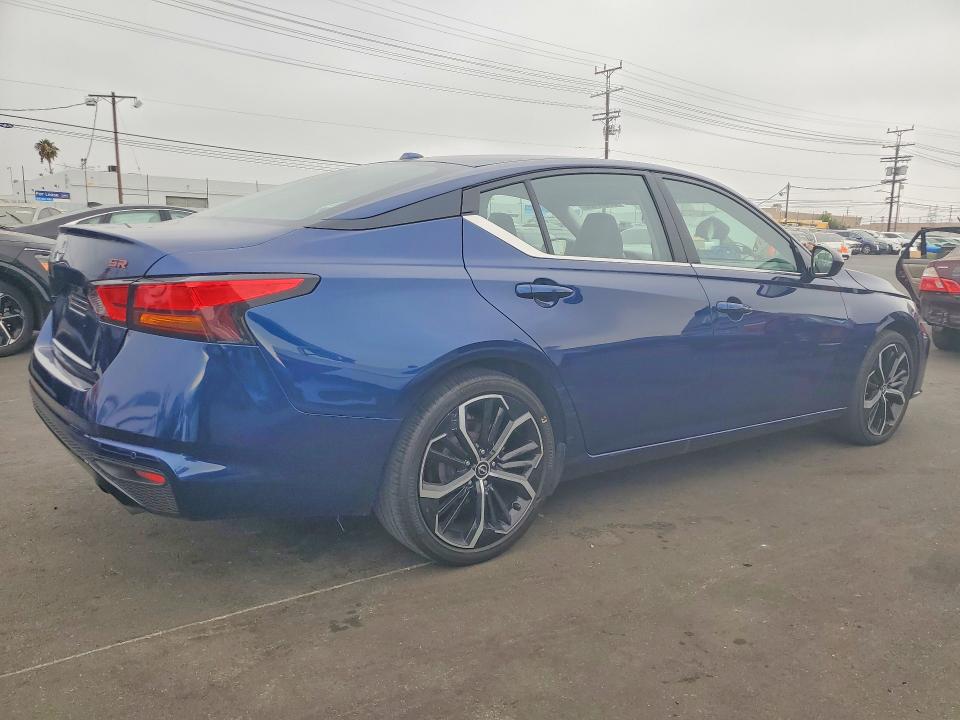 2023 Nissan Altima VIN 1N4BL4CV9PN359994 COPART salvage auction — MINOR DENT/SCRATCHES, Ca - Dis/Dlr/Exp Only Clean Title, sold $10,300 on 2026-07-27 (photo 3)