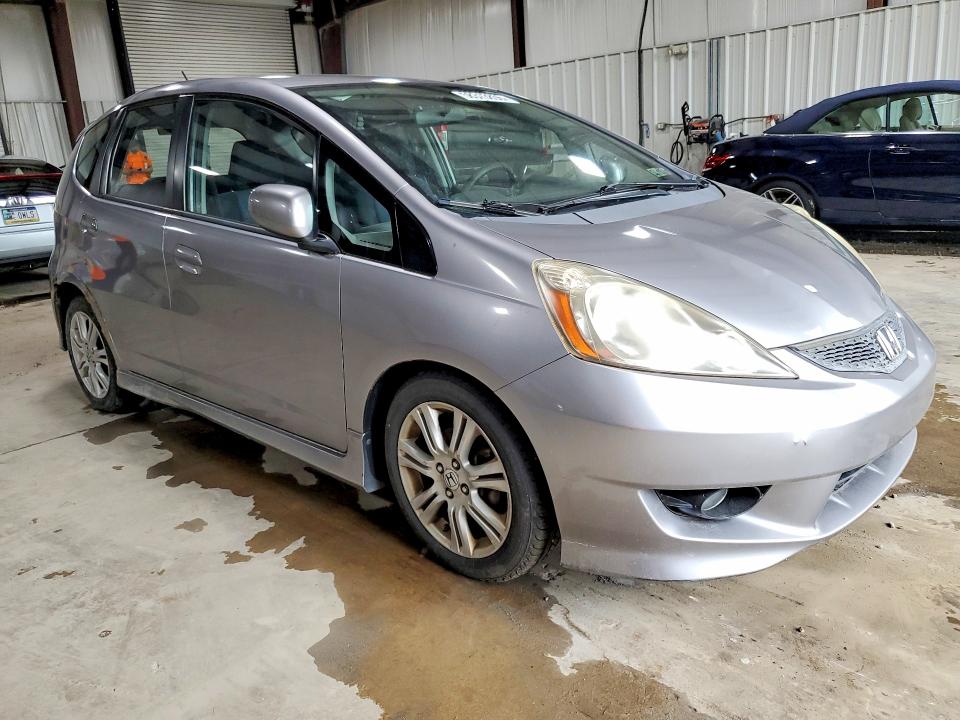 2009 Honda Fit VIN JHMGE88429S018375 COPART salvage auction — NORMAL WEAR, Pa - Non Public Clean Title, sold $825 on 2026-07-29 (photo 4)